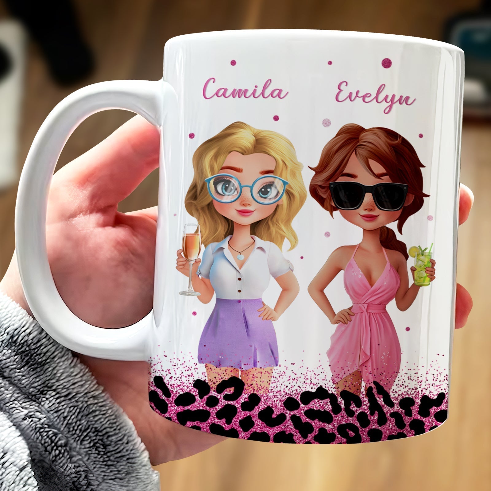365Gifty personalized mug for best friends featuring cartoon Camila and Evelyn holding drinks on white ceramic mug