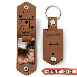 Custom couple keychain gift featuring personalized photo and text design for romantic occasions