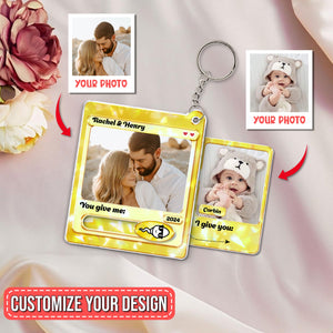365Gifty personalized couple keychain with customizable photo design featuring a couple and baby