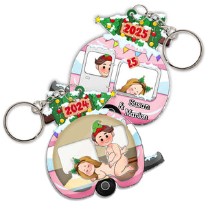 Personalized couple keychain featuring cartoon characters and yearly dates for special memories