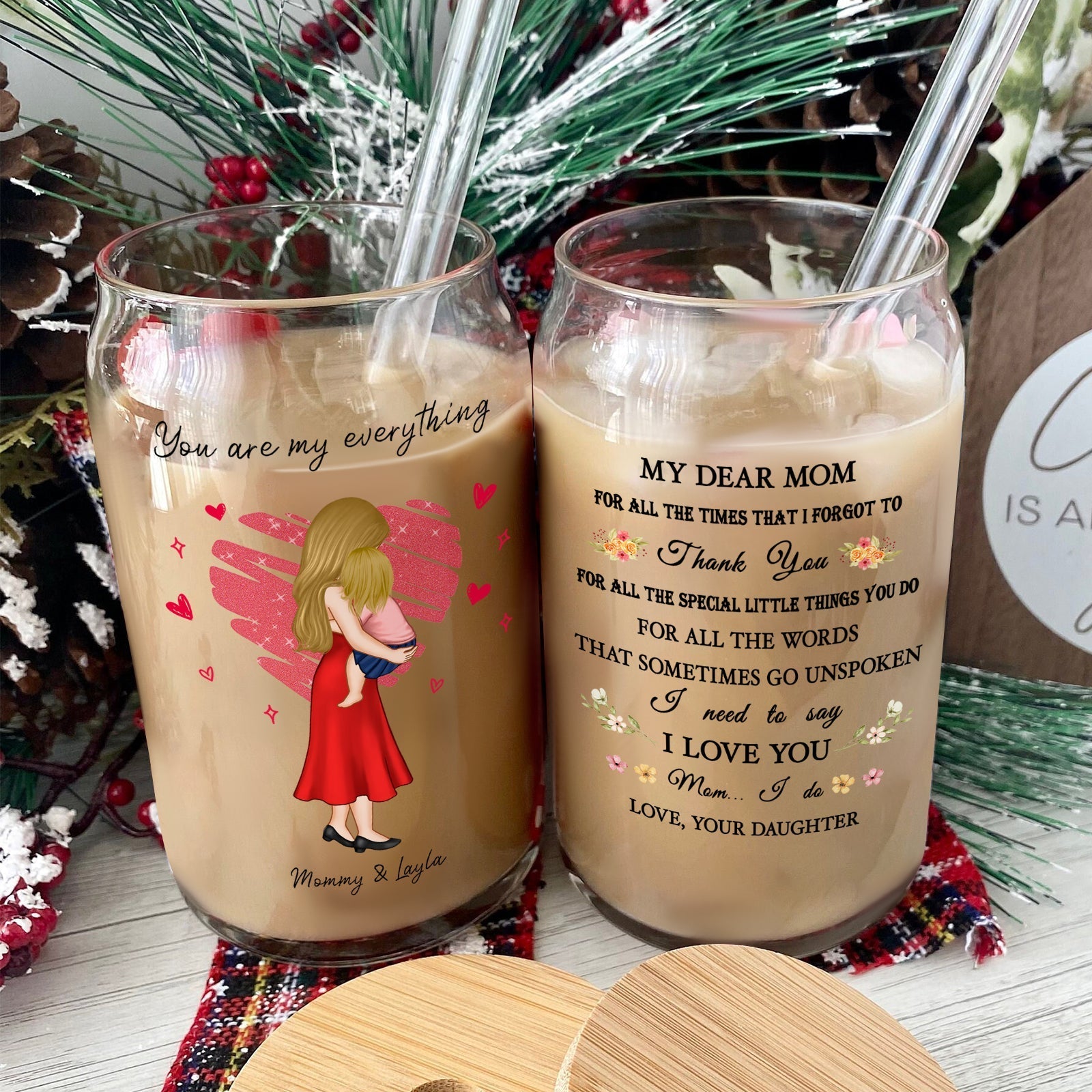 Personalized mom can glass featuring heartfelt messages and a mother-daughter illustration