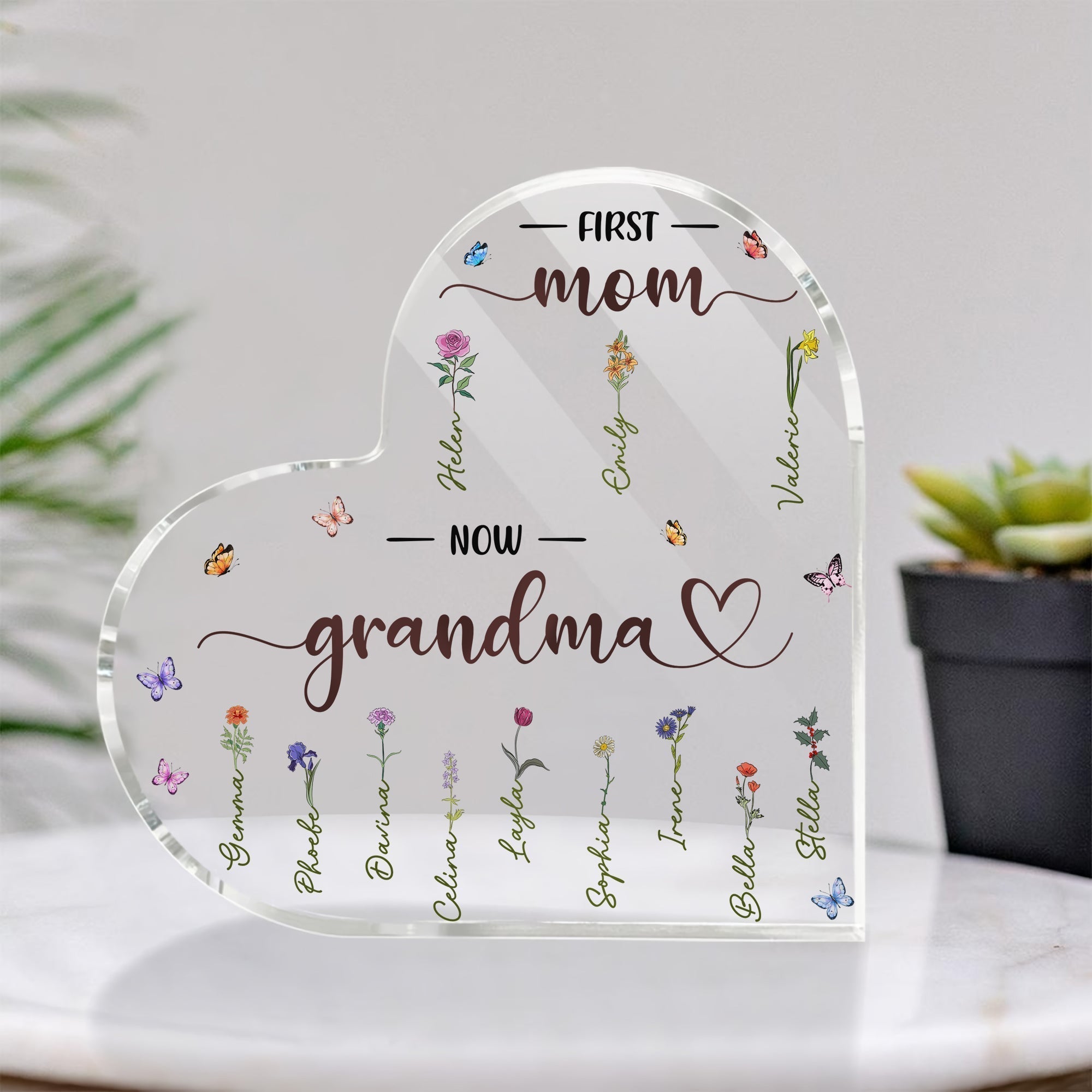 Personalized mother plaque in heart shape with floral design and names engraved for a heartfelt gift