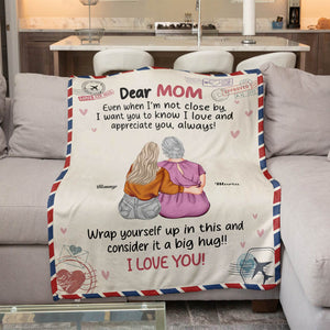 Personalized mom blanket featuring a heartfelt message and two women embracing, perfect for gift giving