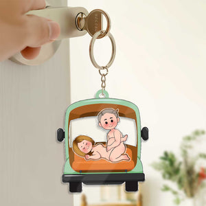 Personalized couple keychain featuring a charming couple in a car design for unique gifting