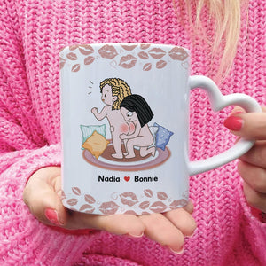 365Gifty personalized couple mug with cartoon kissing design and heart-shaped handle held by person in pink sweater