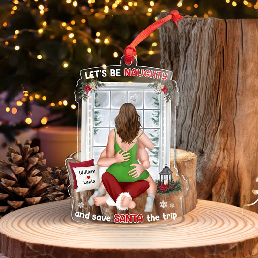 365Gifty personalized couple ornament with a holiday theme and a couple hugging by a window