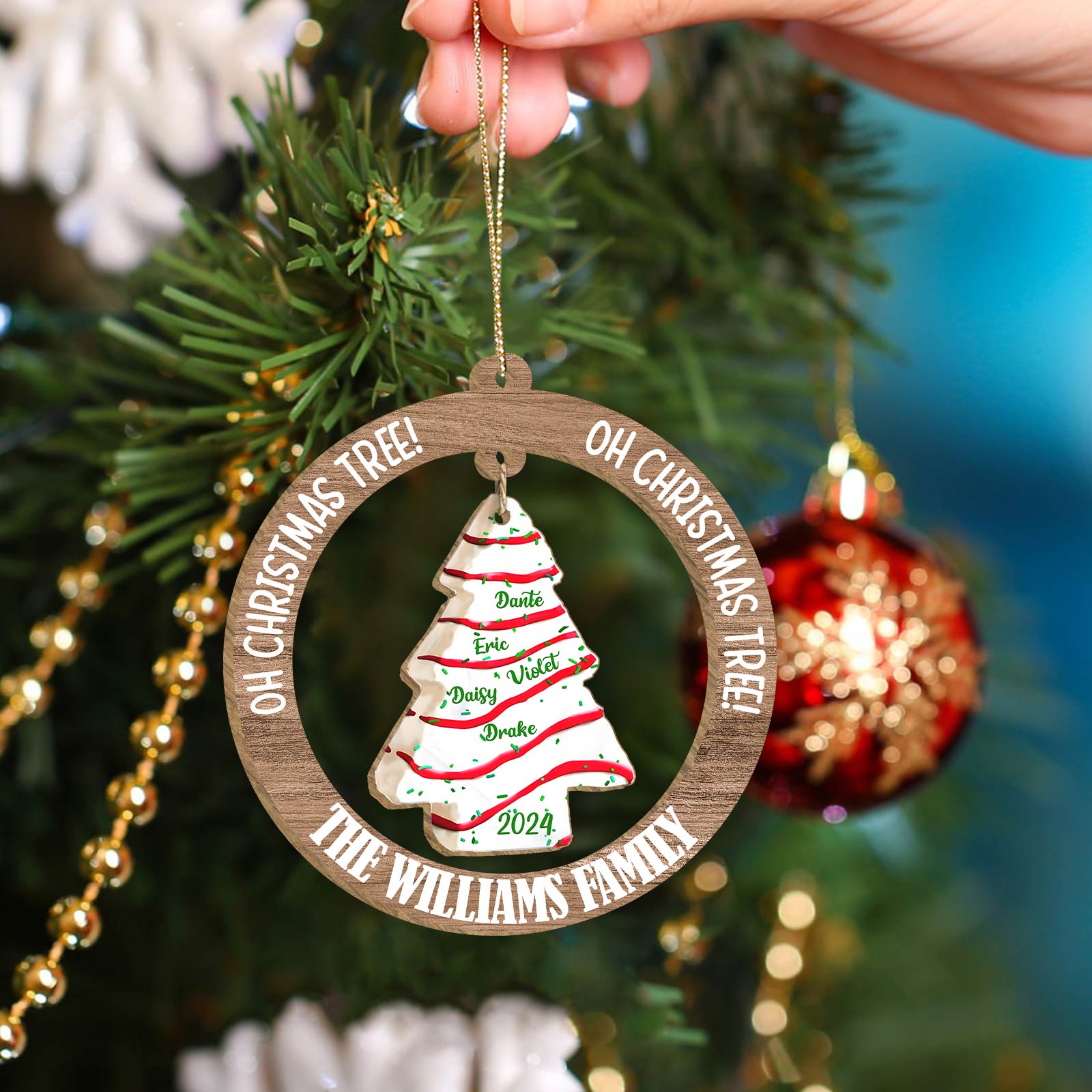 365Gifty personalized family Christmas ornament with wooden ring and ceramic tree decorated with names and 2024