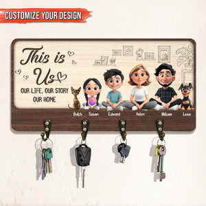 Personalized family key holder featuring custom cartoon characters and four key hooks for home organization