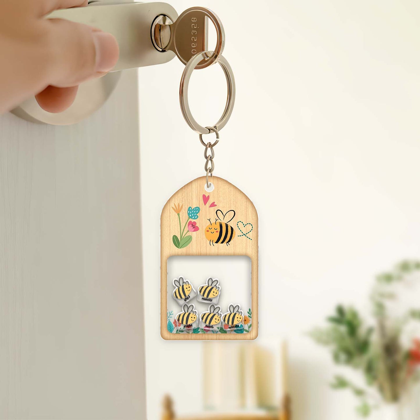Personalized family keychain with floral design and bees, perfect for family gifts