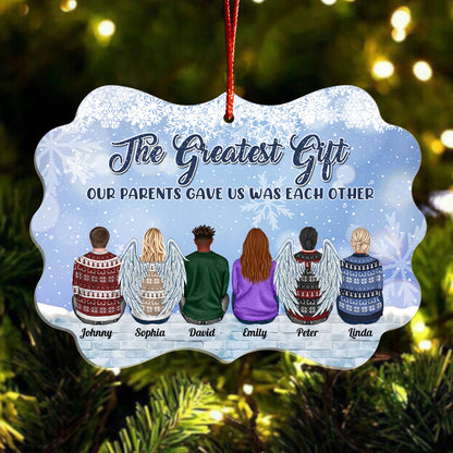 365Gifty personalized family ornament with six illustrated family members and winter snowflake background