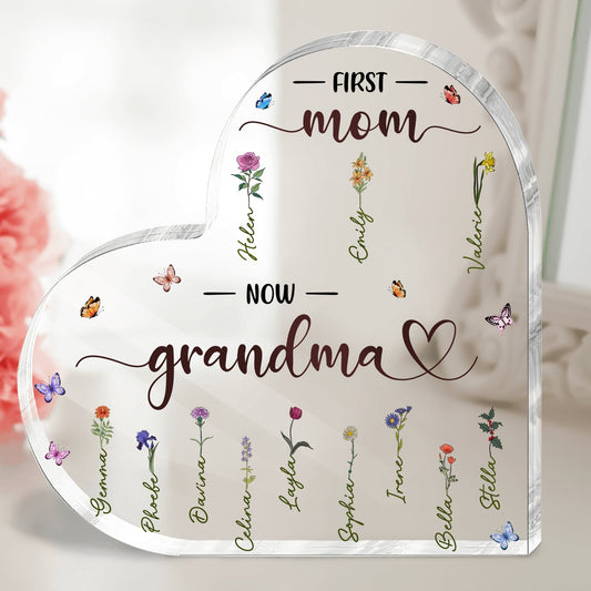 Personalized mother plaque in heart shape with floral design and family names for a heartfelt gift