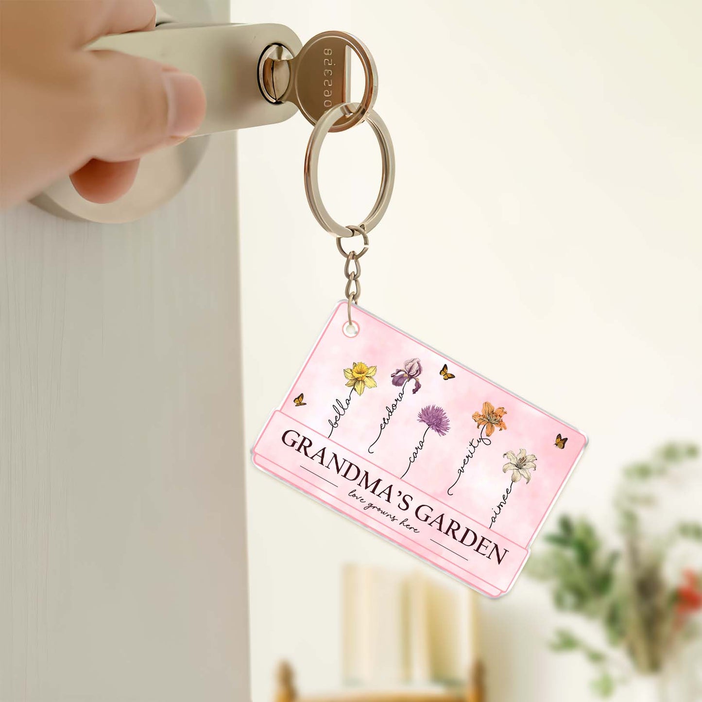 Personalized shaking keychain for grandma featuring floral design and custom text