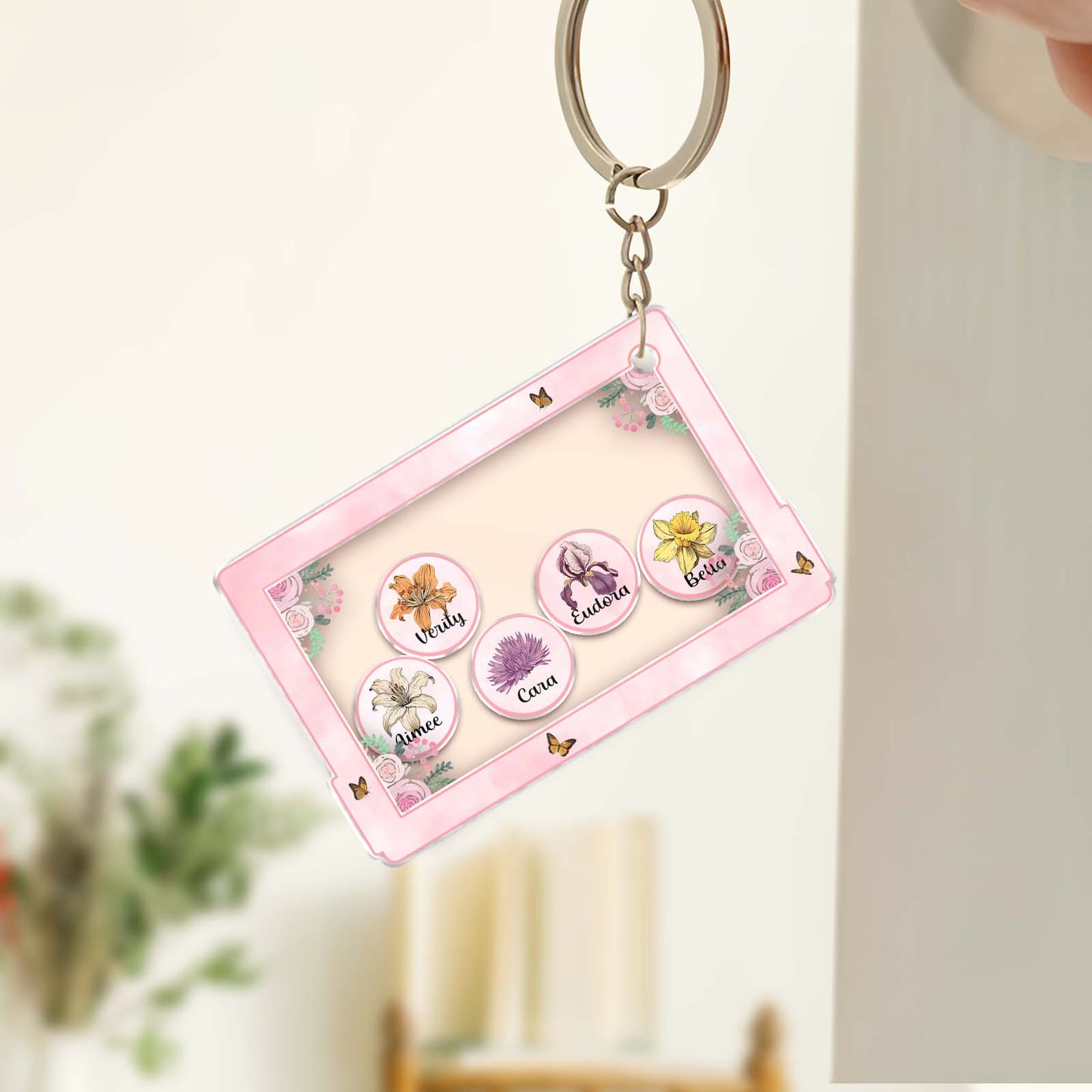 Personalized shaking keychain for grandma featuring floral designs and family names inside